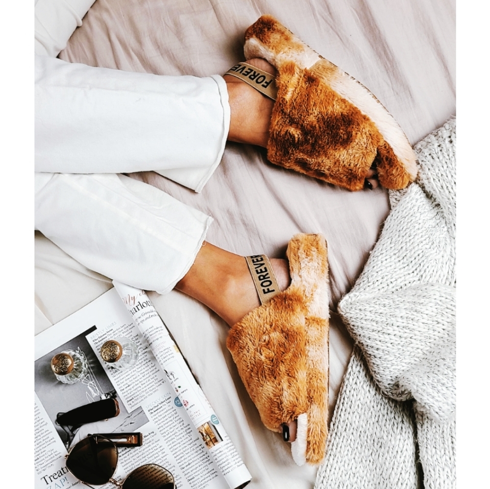 🚨END OF SUMMER SALE furry slippers - Picture 4 of 6